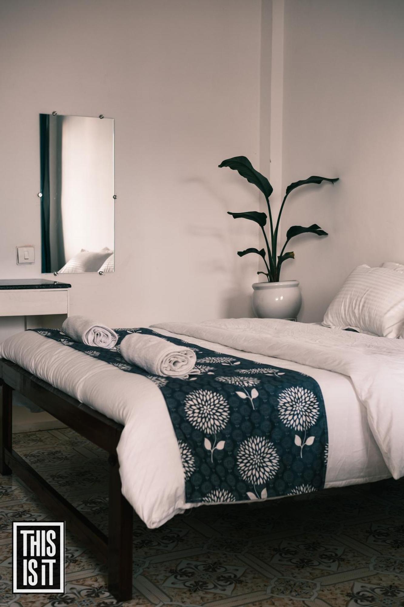 This Is It Beachfront - Rooms, Cafe & Events Арамбол Екстериор снимка