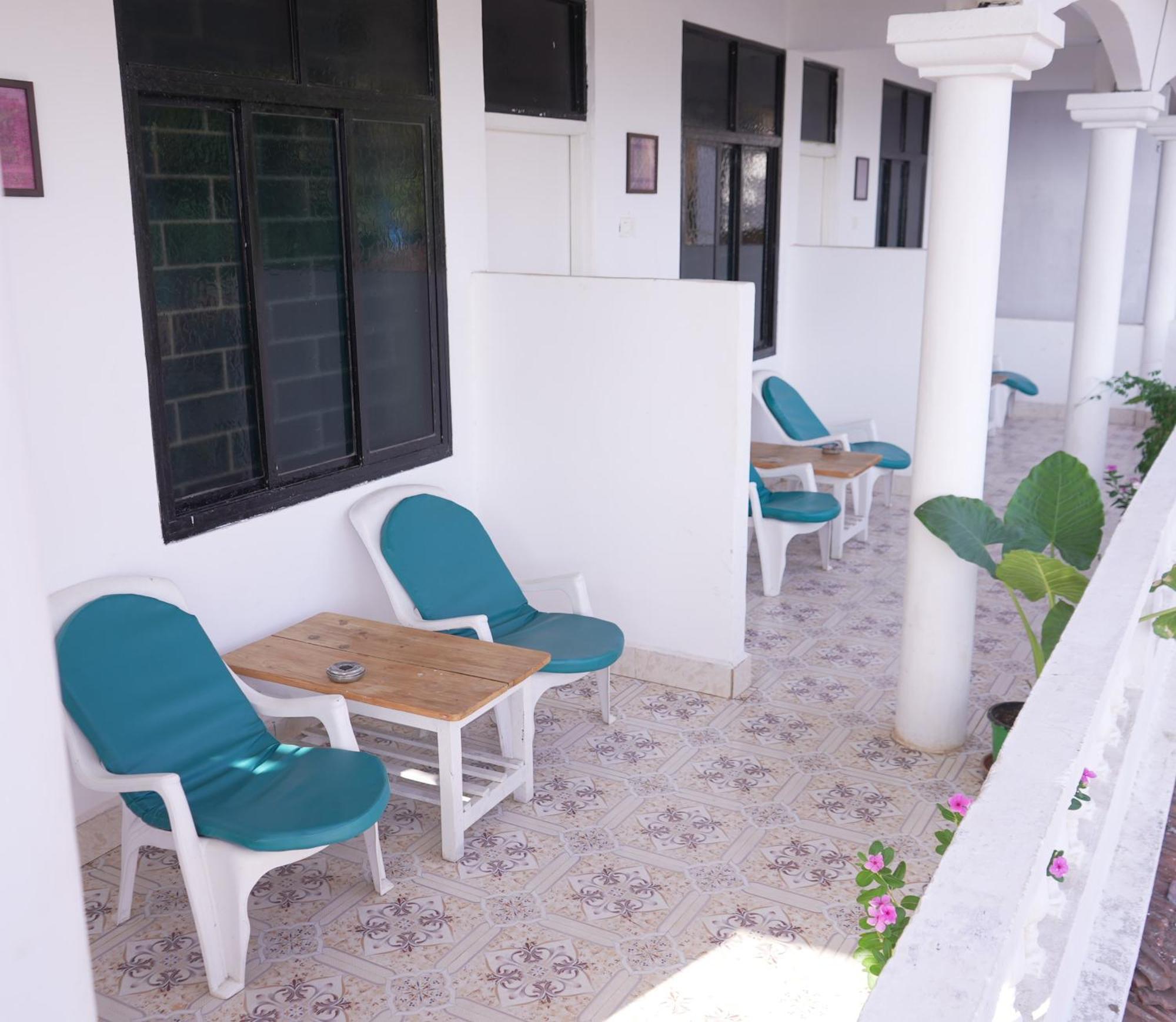 This Is It Beachfront - Rooms, Cafe & Events Арамбол Екстериор снимка